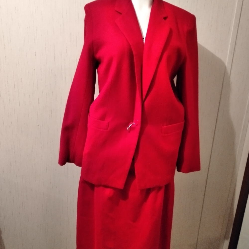 Two-piece red long-sleeve set